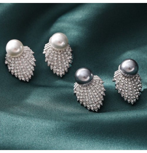 Grey pearl earrings, stud earrings, women's niche high-end style, light luxury, earrings, French design, diamond-encrusted trendy earrings Grey pearl earrings, stud earrings, women's niche high-end style, light luxury, earrings, French design, diamond-encrusted trendy earrings