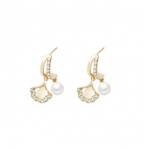 Ginkgo leaf pearl earrings, a light luxury and high-end style for women, French ear buckles, unique and niche earrings, and elegant ear studs and earrings Ginkgo leaf pearl earrings, a light luxury and high-end style for women, French ear buckles, unique and niche earrings, and elegant ear studs and earrings
