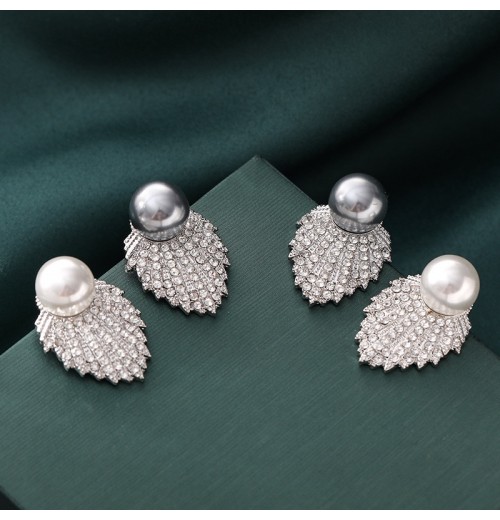Minimalist style exquisite retro diamond-encrusted pearl silver needle earrings for women, new light luxury niche ear studs, fashionable and versatile earrings Minimalist style exquisite retro diamond-encrusted pearl silver needle earrings for women, new light luxury niche ear studs, fashionable and versatile earrings