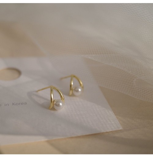 Pearl stud earrings for ear piercing, small and exquisite earrings for sleeping, new style, exquisitely diamond-encrusted Pearl stud earrings for ear piercing, small and exquisite earrings for sleeping, new style, exquisitely diamond-encrusted