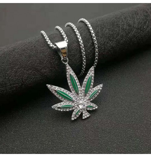 Personalized punk hip-hop accessory necklace, oil painting, diamond setting, alloy, large maple leaf pendant, pendant, accessory material Personalized punk hip-hop accessory necklace, oil painting, diamond setting, alloy, large maple leaf pendant, pendant, accessory material