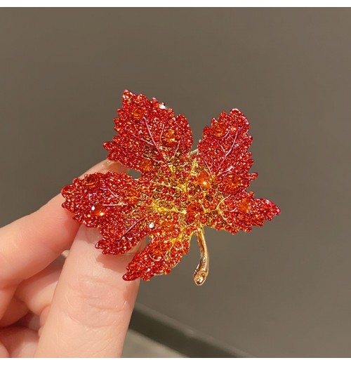 Brooches for women with a high-end feel, niche wholesale, high-end pins, elegant temperament, fixed suit accessories, autumn leaf style Brooches for women with a high-end feel, niche wholesale, high-end pins, elegant temperament, fixed suit accessories, autumn leaf style