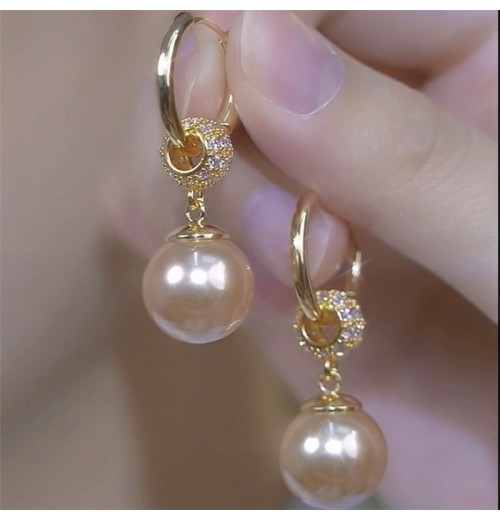 Champagne-colored pearl earrings, high-end and fashionable earrings and pendants, design new diamond ball pearl earrings Champagne-colored pearl earrings, high-end and fashionable earrings and pendants, design new diamond ball pearl earrings