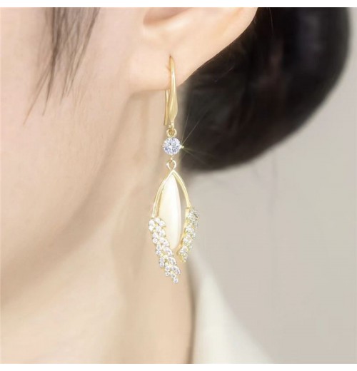 The new high-end golden dreamcatcher net earrings are fashionable, versatile and elegant for female Internet celebrities. Three lives and three worlds ear rings The new high-end golden dreamcatcher net earrings are fashionable, versatile and elegant for female Internet celebrities. Three lives and three worlds ear rings