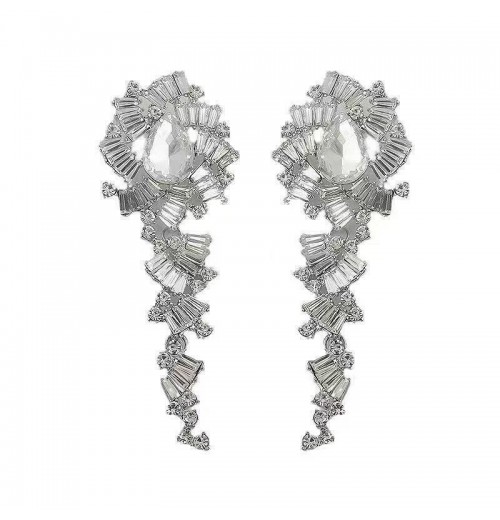 The new light luxury super sparkling crystal tassel stud earrings feature a niche design that is simple, exquisite, fashionable, versatile and high-end