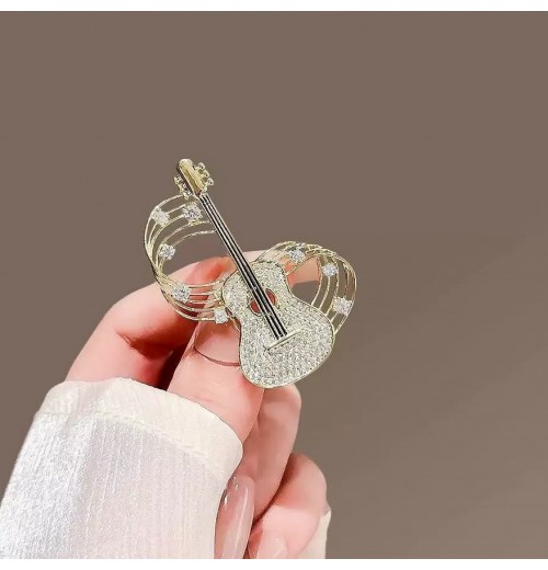 Design sense, individuality, niche musical note guitar brooch, high-end and elegant clothing pin, new suit accessory Design sense, individuality, niche musical note guitar brooch, high-end and elegant clothing pin, new suit accessory