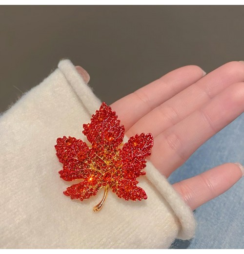 Brooches for women with a high-end feel, niche wholesale, high-end pins, elegant temperament, fixed suit accessories, autumn leaf style Brooches for women with a high-end feel, niche wholesale, high-end pins, elegant temperament, fixed suit accessories, autumn leaf style