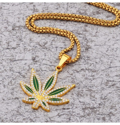 Personalized punk hip-hop accessory necklace, oil painting, diamond setting, alloy, large maple leaf pendant, pendant, accessory material Personalized punk hip-hop accessory necklace, oil painting, diamond setting, alloy, large maple leaf pendant, pendant, accessory material