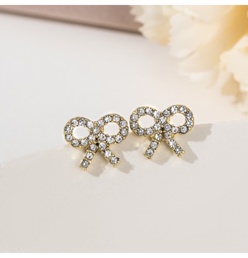 Korean version of light luxury pearl bow stud earrings, a trendy and high-end ear accessory, small and versatile s925 silver needle earrings