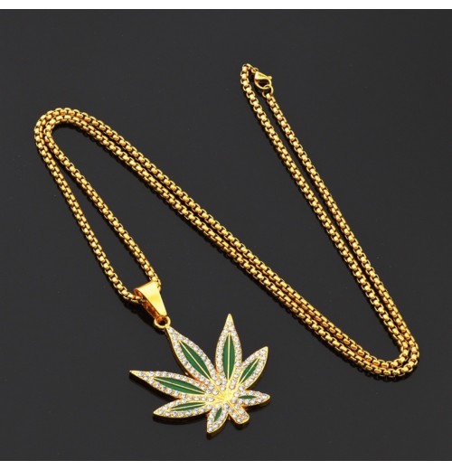 Personalized punk hip-hop accessory necklace, oil painting, diamond setting, alloy, large maple leaf pendant, pendant, accessory material Personalized punk hip-hop accessory necklace, oil painting, diamond setting, alloy, large maple leaf pendant, pendant, accessory material
