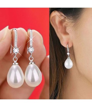The  new model of pure copper ear hooks features a simple and elegant female pearl style that is not prone to dropping. These earrings and accessories are fashionable and versatile