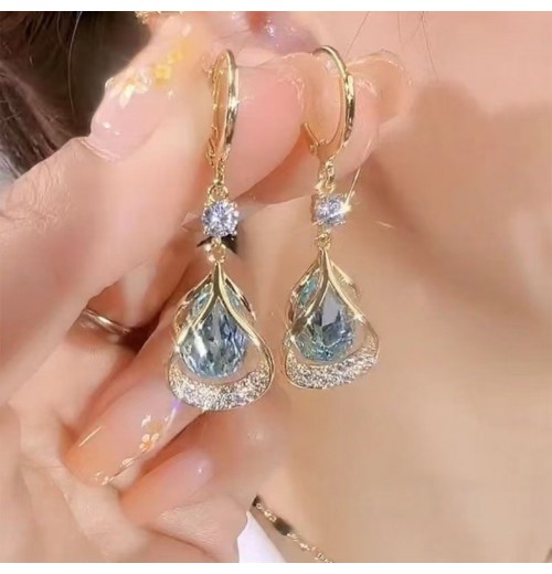 Real gold electroplated geometric water drop cat's eye stone earrings are versatile and slimming for the face. The water drop earrings have a niche design and are earrings for women Real gold electroplated geometric water drop cat's eye stone earrings are versatile and slimming for the face. The water drop earrings have a niche design and are earrings for women