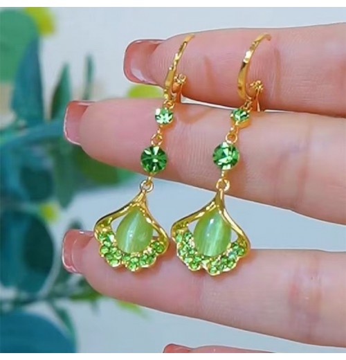The light luxury and high-end green ginkgo leaf cat's eye stone long tassel earrings are fashionable and elegant, and are popular earrings for women The light luxury and high-end green ginkgo leaf cat's eye stone long tassel earrings are fashionable and elegant, and are popular earrings for women