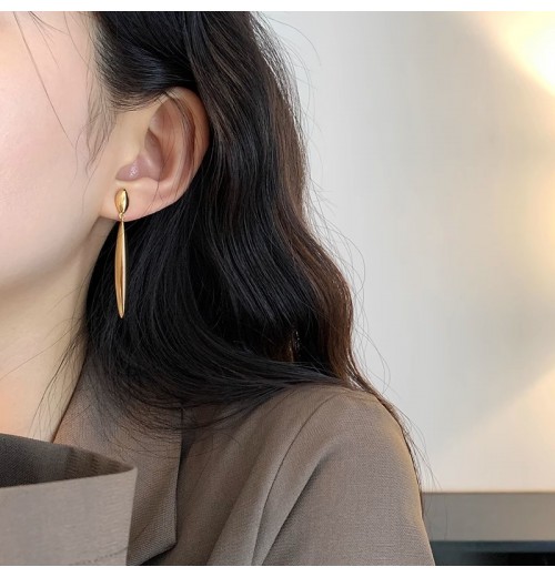 Silver needle tassel line earrings, new Spring/Summer bestseller, high-end retro Hong Kong-style earrings and stud accessories for women Silver needle tassel line earrings, new Spring/Summer bestseller, high-end retro Hong Kong-style earrings and stud accessories for women