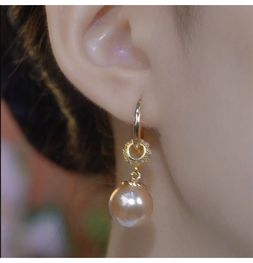 Champagne-colored pearl earrings, high-end and fashionable earrings and pendants, design new diamond ball pearl earrings Champagne-colored pearl earrings, high-end and fashionable earrings and pendants, design new diamond ball pearl earrings