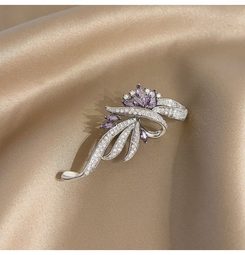 Ladies' suit brooches, high-end women's corsages, pin accessories, design sense, niche women's styles, exquisite and high-end, for mom