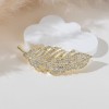 Accompany you with a grand and luxurious feather brooch, an elegant and high-end corsage, and a suit jacket pin