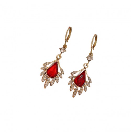 The new earrings of  are elegant, light luxury, high-end and exquisite for women