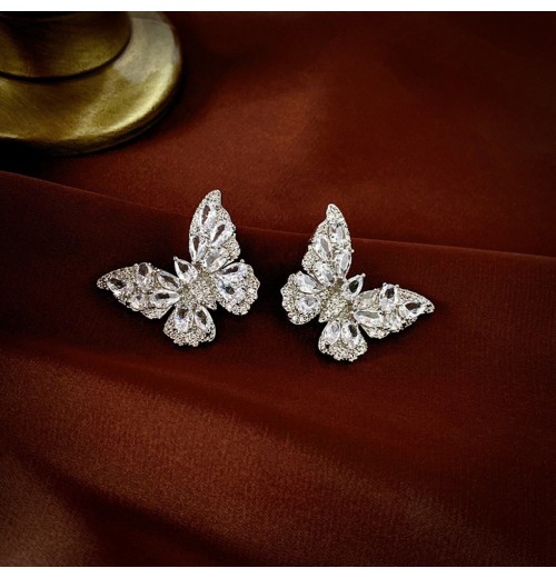Sweet and light luxury zircon butterfly silver needle stud earrings are fashionable, exquisite and super sparkling, with a high-end and sophisticated vibe for Internet celebrities Sweet and light luxury zircon butterfly silver needle stud earrings are fashionable, exquisite and super sparkling, with a high-end and sophisticated vibe for Internet celebrities