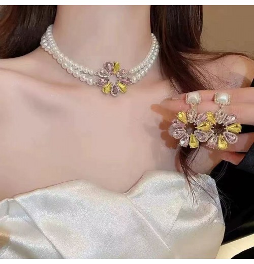 European and American cross-border circular hollowed-out zircon flower earrings are grand, exaggerated, and personalized. They are niche, light luxury, retro and high-end European and American cross-border circular hollowed-out zircon flower earrings are grand, exaggerated, and personalized. They are niche, light luxury, retro and high-end