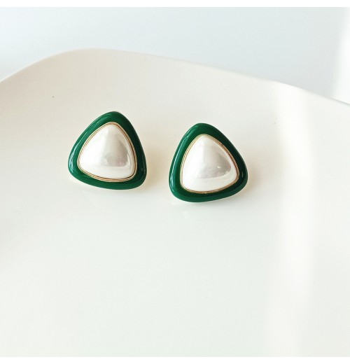 S925 silver needle geometric triangular pearl stud earrings, a niche design for women with an elegant and trendy style, are French retro earrings S925 silver needle geometric triangular pearl stud earrings, a niche design for women with an elegant and trendy style, are French retro earrings