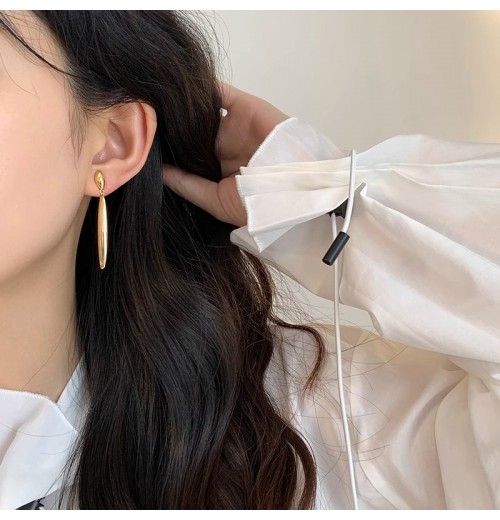 Silver needle tassel line earrings, new Spring/Summer bestseller, high-end retro Hong Kong-style earrings and stud accessories for women Silver needle tassel line earrings, new Spring/Summer bestseller, high-end retro Hong Kong-style earrings and stud accessories for women