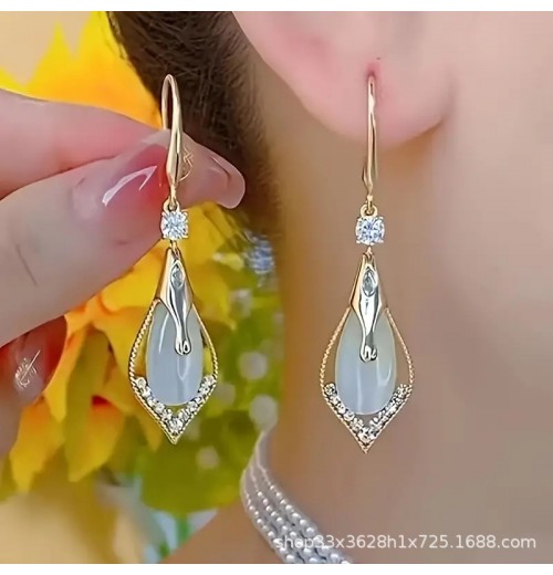 High-end geometric diamond-shaped cat's eye stone earrings bestseller, light luxury, niche style, trendy and simple earrings cross-border High-end geometric diamond-shaped cat's eye stone earrings bestseller, light luxury, niche style, trendy and simple earrings cross-border