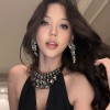 The new light luxury super sparkling crystal tassel stud earrings feature a niche design that is simple, exquisite, fashionable, versatile and high-end