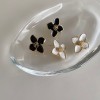 Oil-dripping metal flower stud earrings, a French retro niche design, are unique, simple, versatile and fashionable Oil-dripping metal flower stud earrings, a French retro niche design, are unique, simple, versatile and fashionable